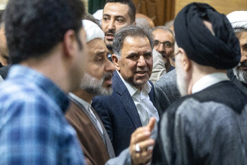عباس آخوندی و ناصر نقویان در مراسم یادبود حاجیه خانم خدیجه خاتمی، خواهر سیدمحمد خاتمی
