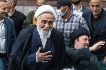 سید حسن خمینی و علی اکبر ناطق نوری در مراسم یادبود حاجیه خانم خدیجه خاتمی، خواهر سیدمحمد خاتمی