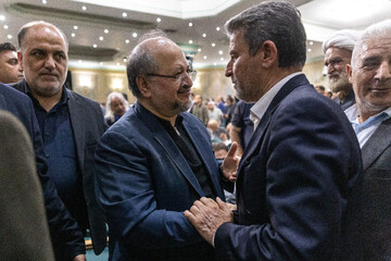 محمد شریعتمداری در مراسم یادبود حاجیه خانم خدیجه خاتمی