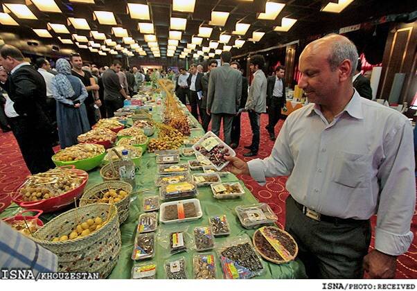 درهای نمایشگاه دائمی اتاق بازرگانی اهواز به روی هیات تجاری عراق گشوده شد
