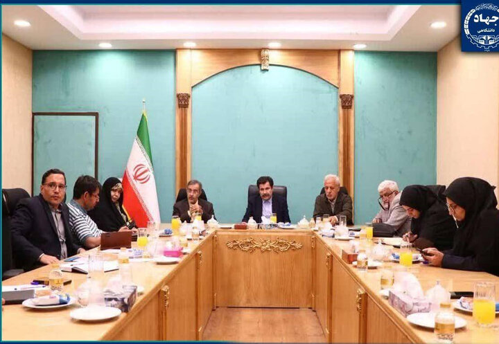 ارائه الگوی بومی جهاددانشگاهی برای پیشرفت، آبادانی و محرومیت‌زدایی