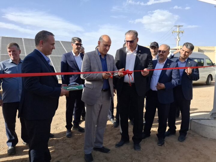 نیروگاه خورشیدی یک مگاوات در روستای فهرج یزد افتتاح شد