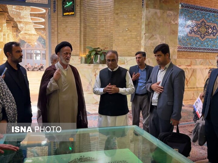 تشرف سفیر پاکستان به زیارت حرم حضرت معصومه (س)