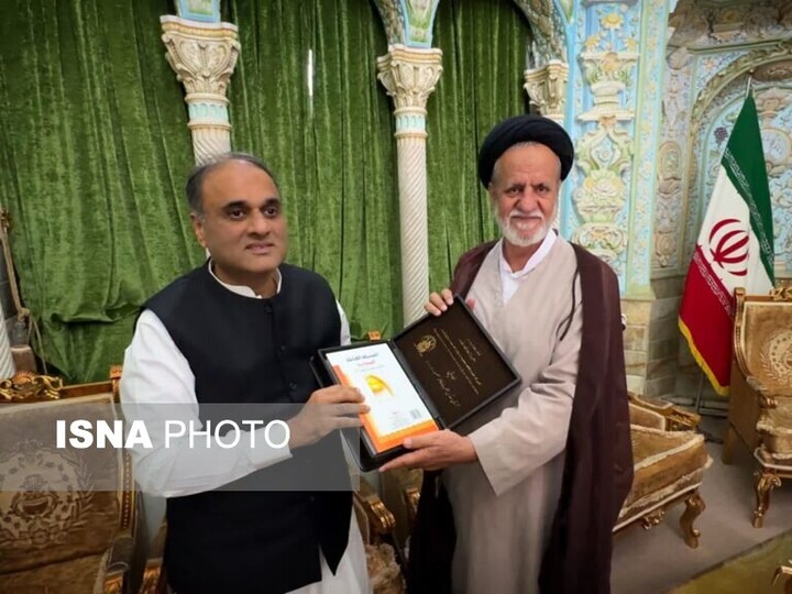 تشرف سفیر پاکستان به زیارت حرم حضرت معصومه (س)