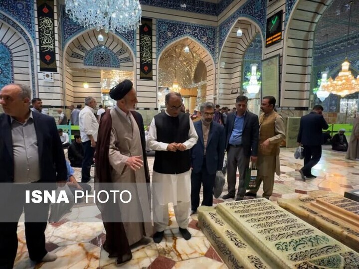 تشرف سفیر پاکستان به زیارت حرم حضرت معصومه (س)