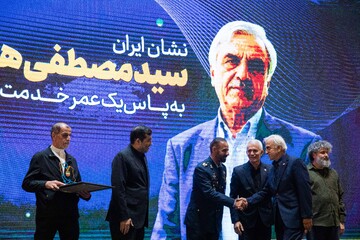 تقدیر از برگزیدگان در مراسم برترین های ورزش ایران در سال ۱۴۰۴ توسط احمد دنیا مالی، وزیر ورزش