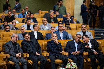 محمدجعفر قائم‌پناه، معاون اجرایی رئیس‌جمهور، مسعود پزشکیان رئیس جمهور ، احمد دنیا مالی، وزیر ورزش و پیمان جبلی، رئیس صدا و سیما در مراسم انتخاب برترین های ورزش ایران در سال ۱۴۰۴