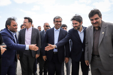 غلامحسین مظفری، استاندار خراسان رضوی در بهره‌برداری از دو پروژه نیروگاه خورشیدی در خراسان رضوی
