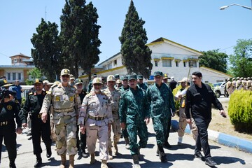 دیدار جانشین فرمانده انتظامی کشور و فرماندهان مرزبانی ایران و آذربایجان در گذرگاه مرزی آستارا