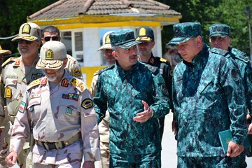 دیدار جانشین فرمانده انتظامی کشور و فرماندهان مرزبانی ایران و آذربایجان در گذرگاه مرزی آستارا