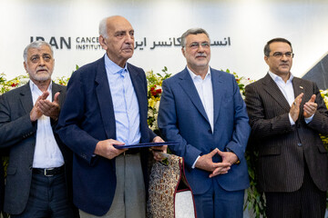 محمدرضا ظفرقندی، وزیر بهداشت در آیین بهره‌برداری از انستیتو کانسر مجتمع بیمارستانی امام خمینی (ره)