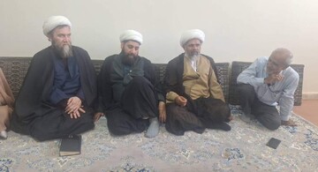ادای احترام نماینده ویژه رهبر انقلاب به شهدای جزیره هرمز