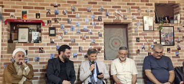 مردی که فرش قرمز را از زیر پای آمریکایی‌ها کشید