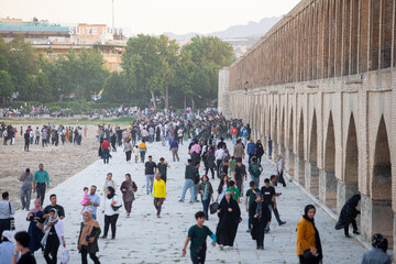 جاری شدن موقتی آب در زاینده‌رود - اصفهان