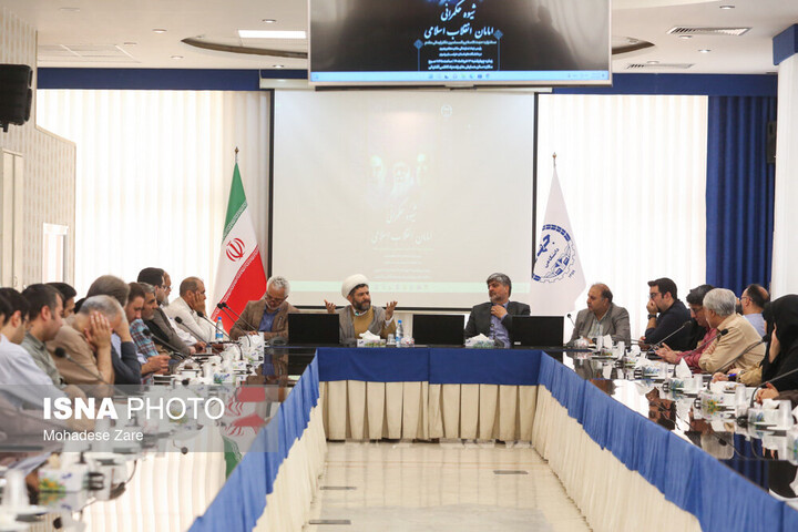 «خداباوری»، زیربنای شیوه حکمرانی امامین انقلاب و رمز بقای نهادهای جهادی است