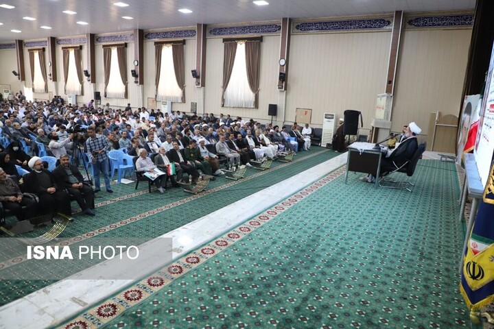 امام خمینی(ره) شخصیتی جامع و برخوردار از ابعاد گوناگون علمی و معنوی بود