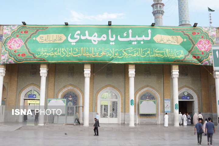 حرم حضرت معصومه (س) در آستانه عید غدیر سبزپوش شد
