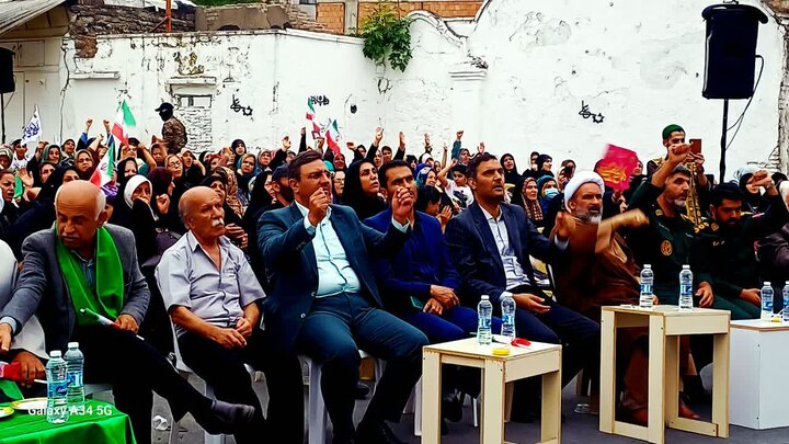 تجلیل از ۱۱۰ خانواده شهدا و نخبگان سادات در مراسم بزرگ بیعت با ولایت در قائمشهر