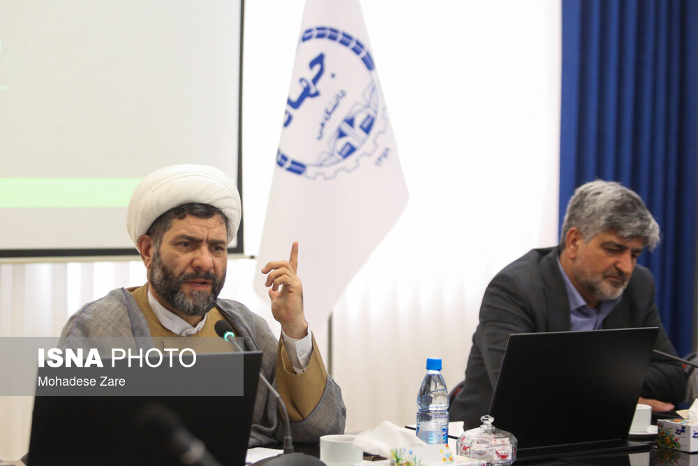 «خداباوری»، زیربنای شیوه حکمرانی امامین انقلاب و رمز بقای نهادهای جهادی است