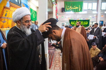 مراسم عمامه گذاری طلاب در روز عید سعید غدیر خم توسط آیت الله محمد جواد فاضل لنکرانی - قم