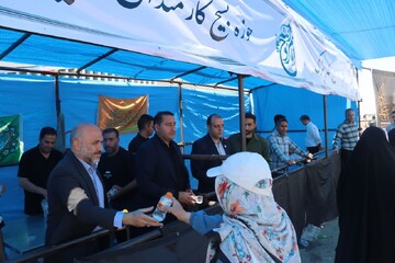 برپایی موکب پذیرایی از زائران حرم امام (ره) در کهریزک