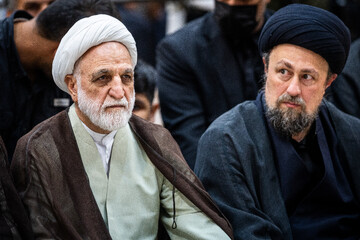 سید حسن خمینی و غلامحسین محسنی اژه‌ای، رئیس قوه قضائیه در مراسم سی و هفتمین سالگرد ارتحال امام خمینی(ره)
