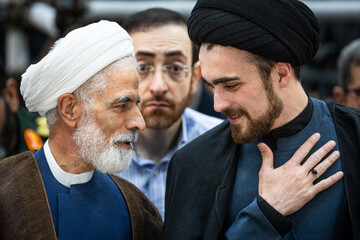 مجید انصاری، معاون حقوقی رئیس جمهور و سید احمد خمینی در مراسم سی و هفتمین سالگرد ارتحال امام خمینی(ره)