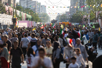 غدیر نماد اتحاد و همدلی؛ مهمانی ۱۰ کیلومتری غدیر - تهران