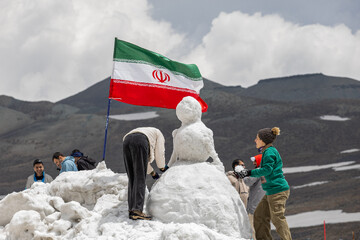 جشنواره آدم برفی در پیست اسکی توچال تهران