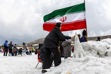 جشنواره آدم برفی در پیست اسکی توچال تهران