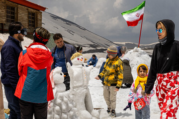 جشنواره آدم برفی در پیست اسکی توچال تهران