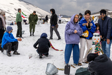 جشنواره آدم برفی در پیست اسکی توچال تهران