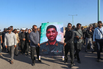 تشییع پیکر شهید «قدرت زرنگاری» در جزیره هرمز – مدافع امنیت تنگه هرمز