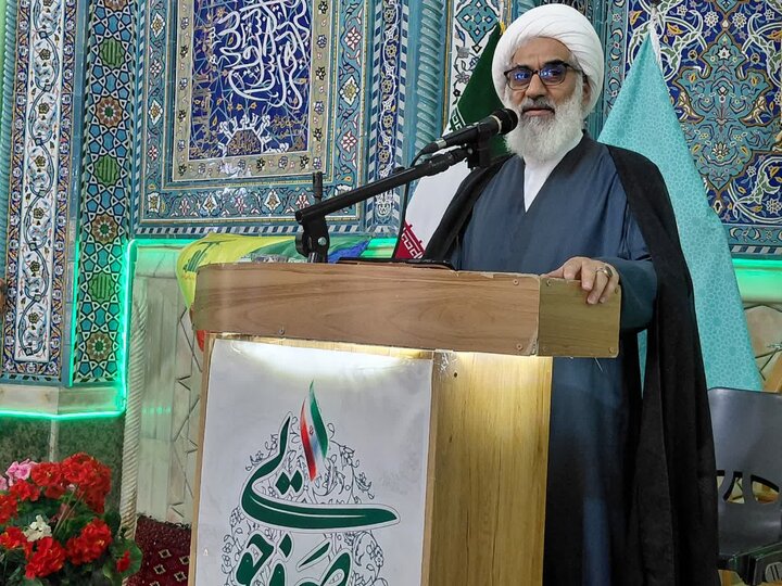 امام جمعه ورامین: پیوند مردم و ولایت، رمز اقتدار و ماندگاری انقلاب اسلامی است