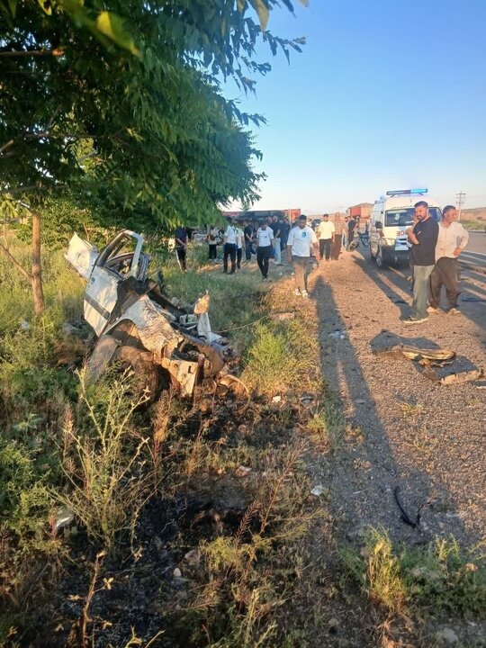۴ عضو یک خانواده در برخورد مرگبار پژو ۴۰۵ با کشنده ولوو در محور زنجان–میانه جان باختند