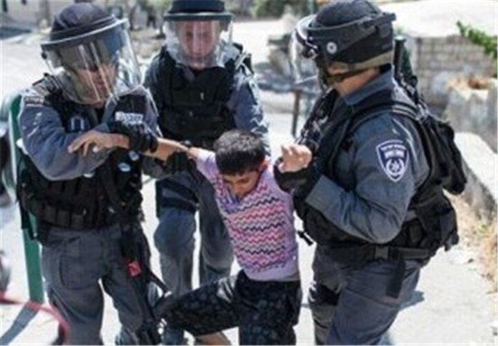 ویدئو جنجالی نظامی صهیونیست از کودکان بازداشت‌شده فلسطینی
