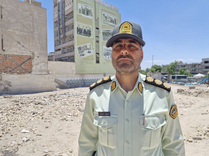 میز خدمت پلیس زیر آسمان شهر