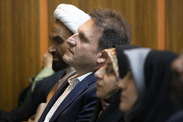 اولین اکران عمومی مستند «شاخه‌ای روی آب»