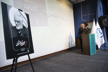 اولین اکران عمومی مستند «شاخه‌ای روی آب»