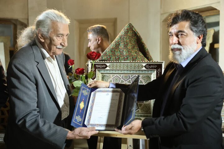 رونمایی از کتیبه نفیس خاتم در شیراز/ روایتی از تداوم یک هنر در هشت نسل