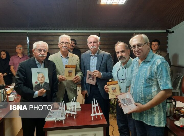 نشست عصری با «غلامعلی وحید مازندرانی»، مترجم و پژوهشگر در ساری برگزار شد