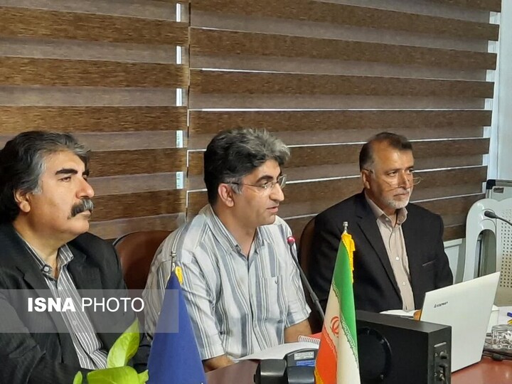 نشست عصری با «غلامعلی وحید مازندرانی»، مترجم و پژوهشگر در ساری برگزار شد