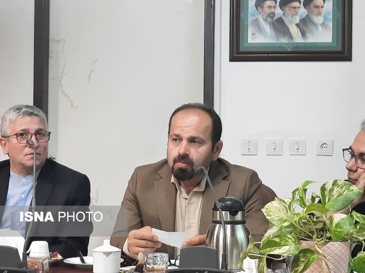 نشست عصری با «غلامعلی وحید مازندرانی»، مترجم و پژوهشگر در ساری برگزار شد