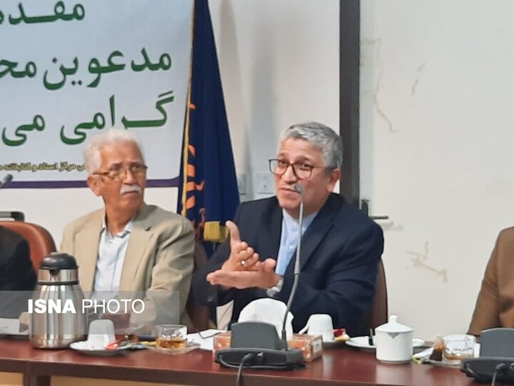 نشست عصری با «غلامعلی وحید مازندرانی»، مترجم و پژوهشگر در ساری برگزار شد
