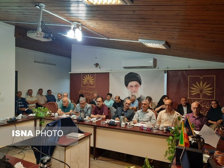 نشست عصری با «غلامعلی وحید مازندرانی»، مترجم و پژوهشگر در ساری برگزار شد