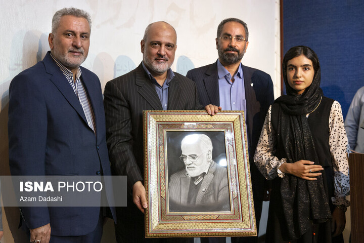 اولین اکران عمومی مستند «شاخه‌ای روی آب»