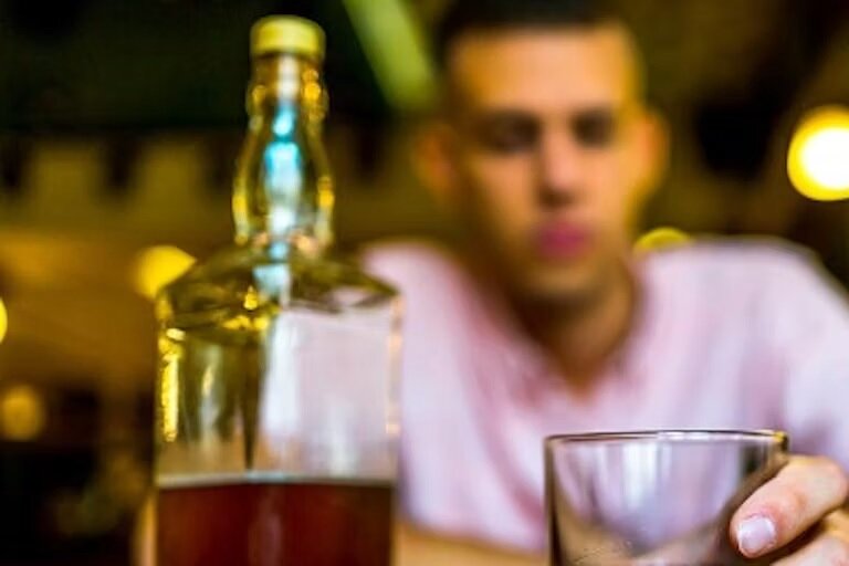 حتی یک جرعه نوشیدنی الکلی در روز، خطر ابتلا به ۱۰ نوع سرطان 