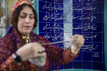 مسابقه نخ‌ریسی سنتی میان ۵۰ فعال ماهر زن عشایر ایل قشقایی - آرامگاه سعدی