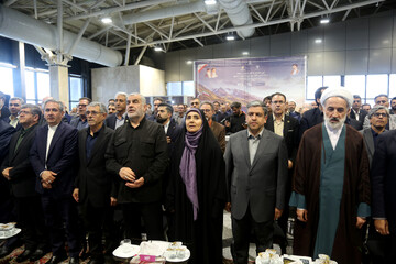 فرزانه صادق مالواجرد وزیر راه و شهرسازی در آئین بهره‌برداری رسمی راه‌آهن اردبیل و راه‌اندازی قطار اردبیل-مشهد