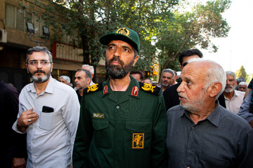 سردار سرتیپ دوم پاسدار حسن امینی هرندی، فرمانده لشکر ۱۴ امام حسین(ع) در تشییع پیکر مطهر ۲ شهیدجنگ رمضان - اصفهان